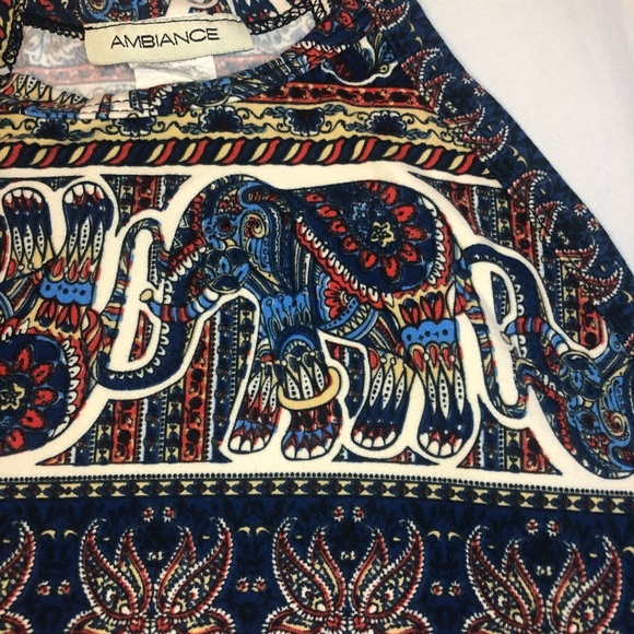 crop top with elefante on them - Picture 6 of 8